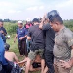 Babinsa, tim BPBD Kabupaten Tangerang dan warga sekitar evakuasi kedua anak tewas didalam danau bekas galian di Tigaraksa