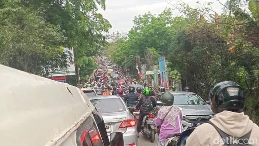 Kondisi Jalan Raya Puspiptek arah Unpam Viktor beberapa waktu lalu