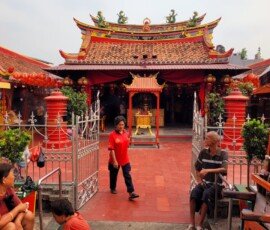 Boen Tek Bio dulunya adalah rumah bambu sederhana yang kemudian dibangun secara gotong royong oleh komunitas peranakan Tionghoa pada tahun 1684. (Sabtu 26/9/2026)