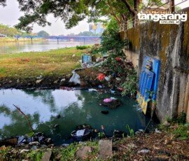 Saluran air dari kawasan Kalipasir dan sekitarnya bermuara di Sungai Cisadane Kota Tangerang (Sabtu 26/9/2026)