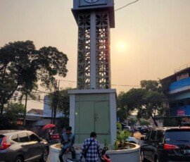 Tugu Jam Kisamaun ini jadi penanda ikonik warisan industri tekstil di era 1970-an dan di tahun 80-an jadi titik kumpul buruh untuk menunggu bus jemputan pabrik. (Sabtu 26/9/2026)